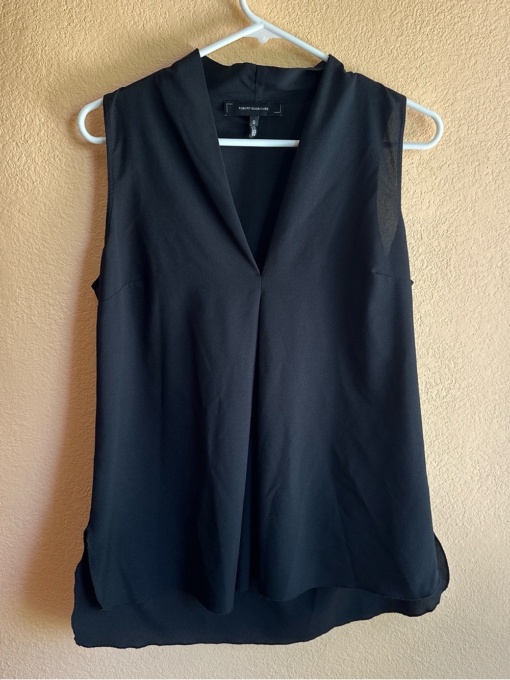 Robert Rodriguez Black Sleeveless V-Neck Blouse - sz S